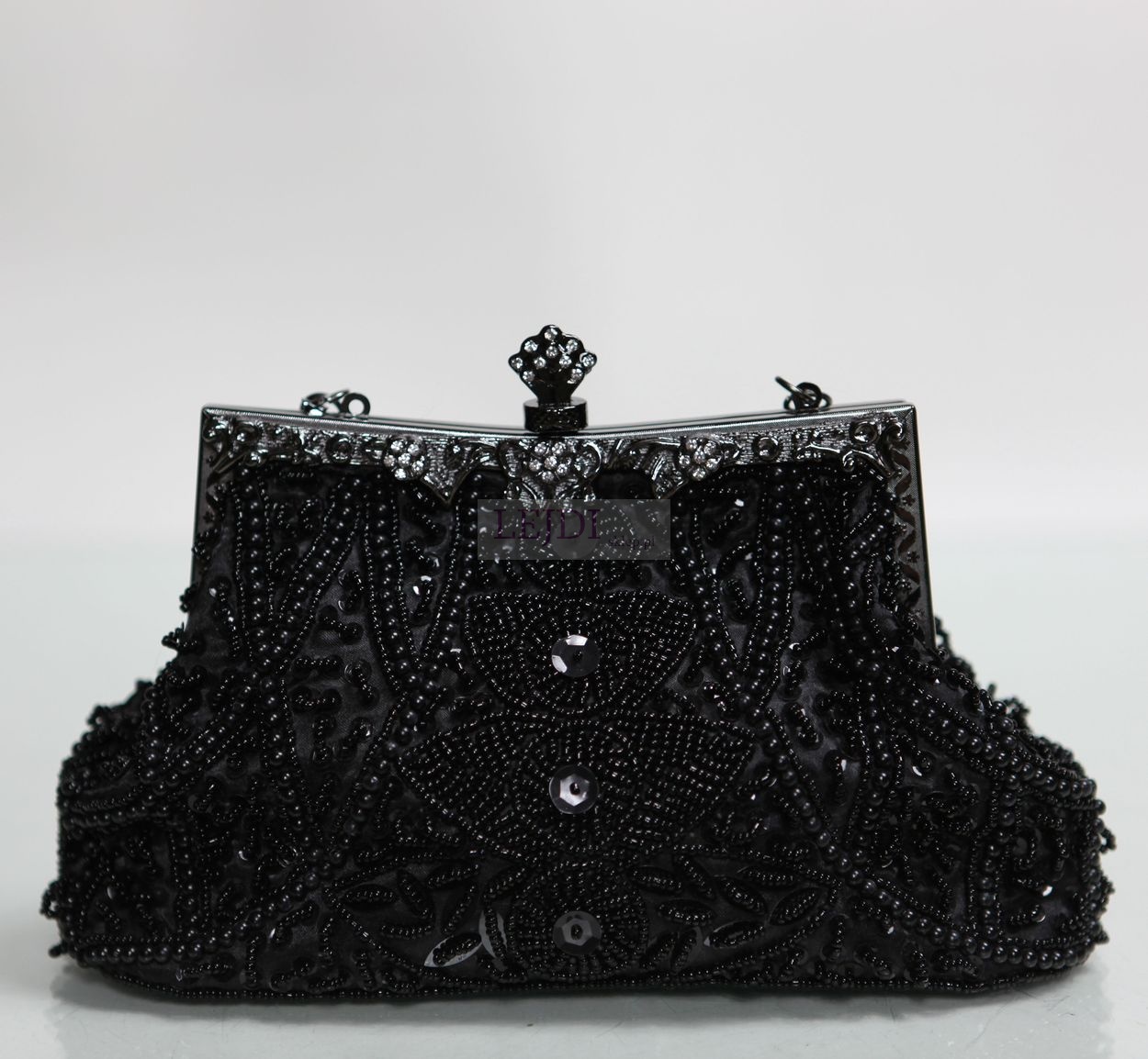 Czarna torebka w stylu barokowym